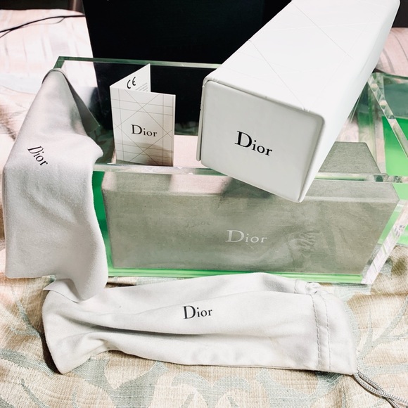 CHRISTIAN Dior White Sun Glasses Case, Cloth & Box - Picture 1 of 4